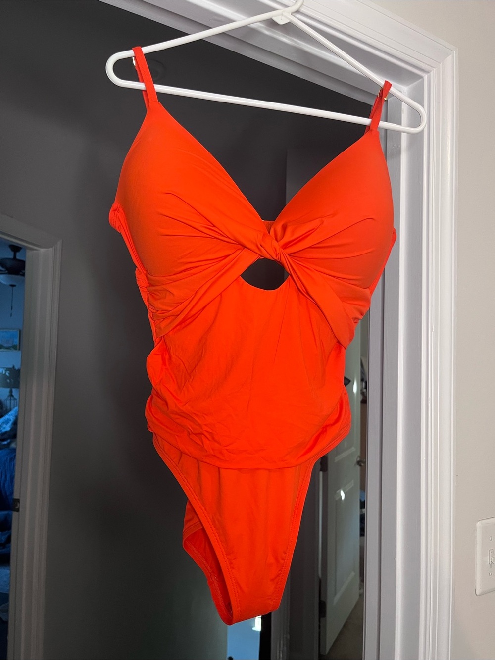 La Blanca Twist-Front One-Piece Swimsuit NWOT